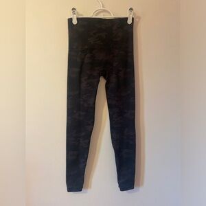 Spanx Camo Leggings Size medium